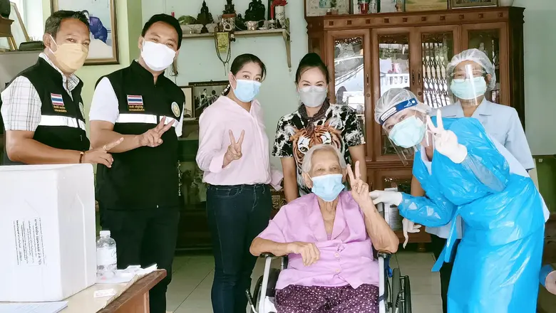 นายกเทศมนตรี เทศบาลเมืองศรีราชา นายฉัตรชั...