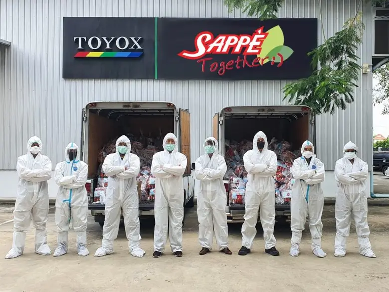 คุณอดิศักดิ์ รักอริยะพงศ์ (ที่ 4 จากซ้าย)...