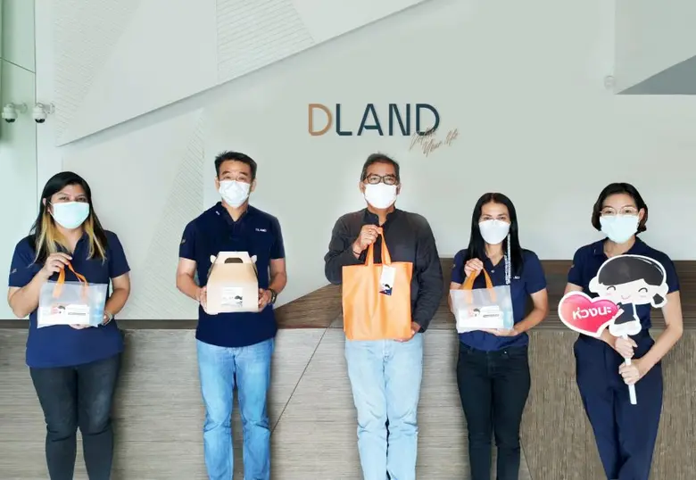 นายเพิ่มเกียรติ โพธิเพียรทอง (ที่ 2 จากซ้...