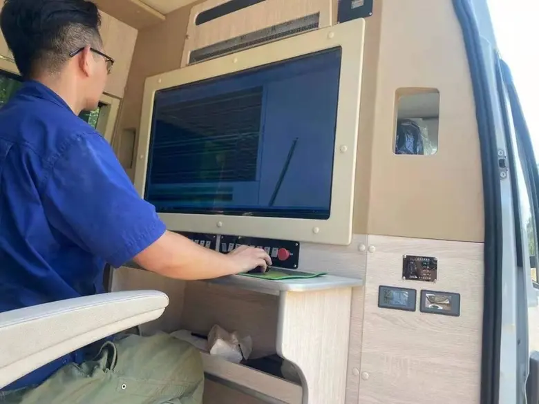 XCMG ส่งรถสำรวจฐานของถนนหลังถูกน้ำท่วมหนัก หวังช่วยมณฑลเหอหนานฟื้นฟูจากอุทกภัยครั้งใหญ่