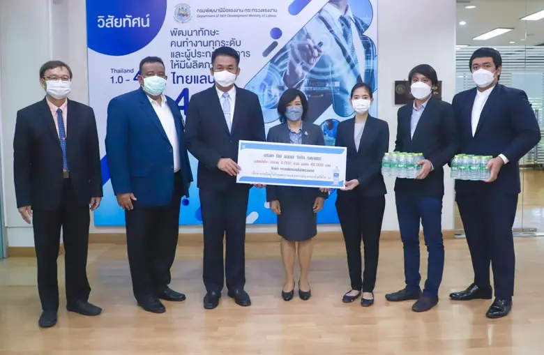 สถาบันพัฒนาฝีมือแรงงาน 13 กรุงเทพมหานคร นำผู้แทนสถานประกอบกิจการมอบเครื่องอุปโภคและบริโภค ช่วยเหลือผู้ได้รับผลกระทบจาก Covid-19