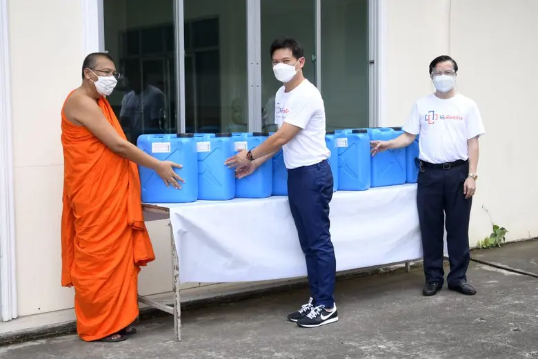 สจล. - รพ.พระจอมเกล้าเจ้าคุณทหาร ลงพื้นที่แจกจ่าย ATK 2 หมื่นชุด คัดกรองประชาชนย่านลาดกระบัง พร้อมชี้ 4 ข้อ ท้องถิ่นเร่งดำเนินงานเพื่อลดการติดเชื้อ