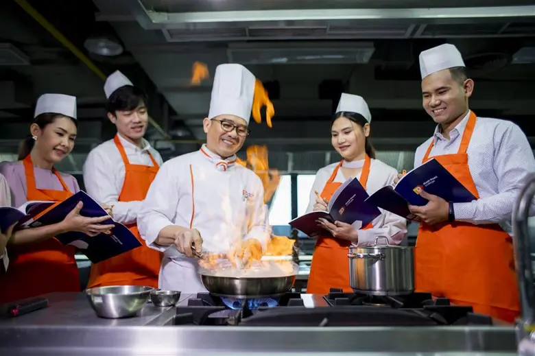 วิทยาลัยดุสิตธานี หนึ่งในสถาบันการศึกษาเอ...