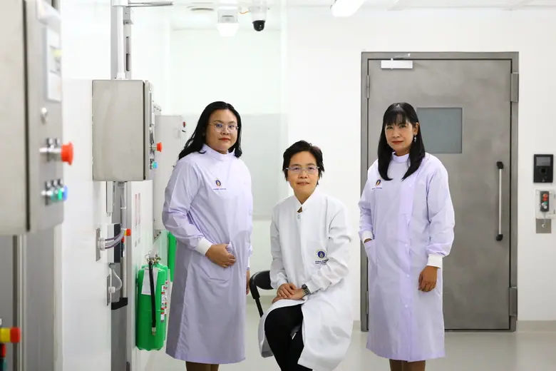 ม.มหิดล คิดค้นนวัตกรรมน้ำยาบ้วนปากยับยั้งการแพร่กระจายของเชื้อไวรัสก่อโรค COVID-19 ได้แม้ในเชื้อที่กลายพันธุ์