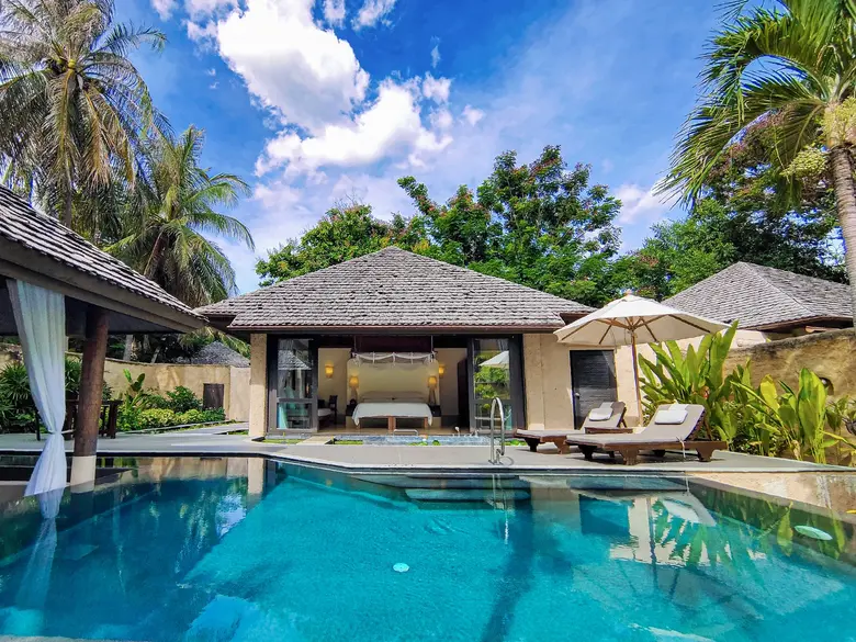 สัมผัสประสบการณ์การพักผ่อนในพูลวิลล่าส่วน...