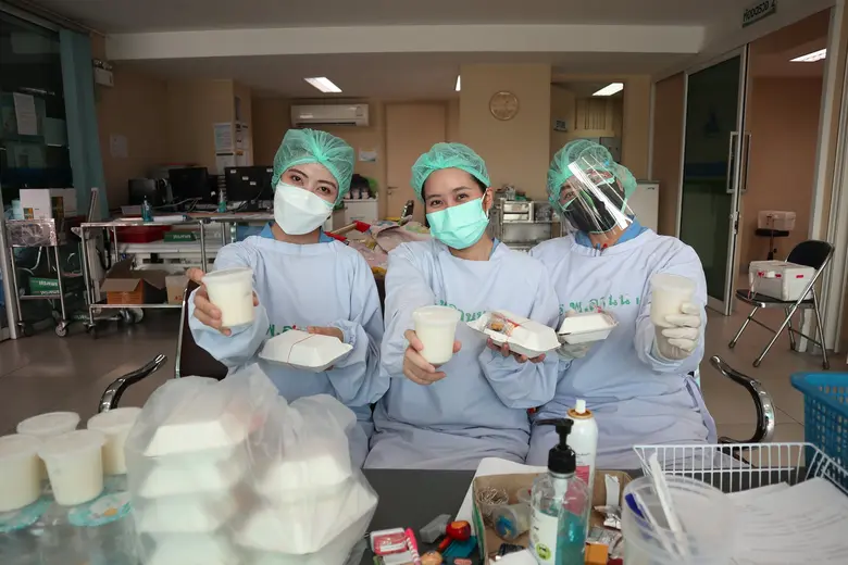 ร้านอร่อยลืมโลก สนับสนุนข้าวกล่อง เป็นกำลังใจบุคลากรทางการแพทย์