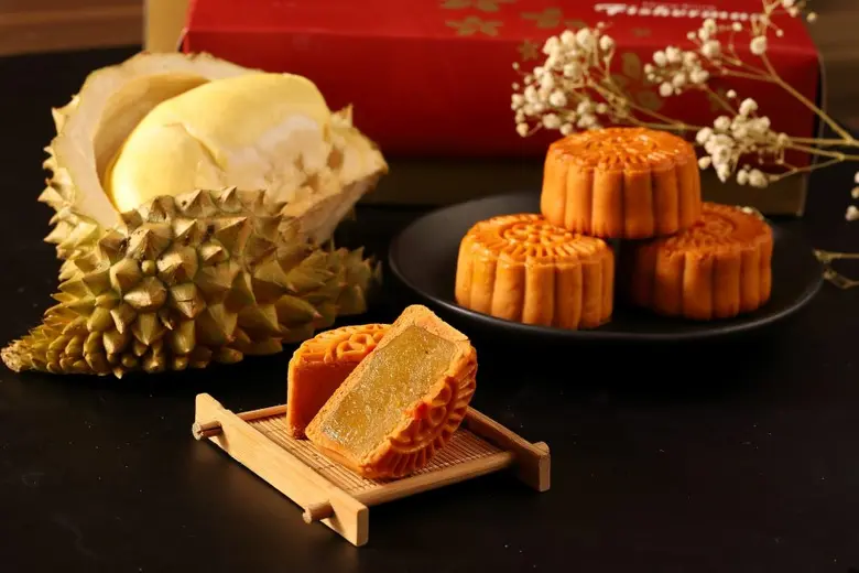 ฮ่องกง ฟิชเชอร์แมน เปิดตำนานความอร่อยแบบแฮนด์เมดกับขนมไหว้พระจันทร์สไตล์ฮ่องกงแท้  มีให้เลือก 6 ไส้ 9 แบบ พร้อมบริการเดลิเวอรี่ ให้คุณสั่งความอร่อยได้ง่ายยิ่งขึ้น