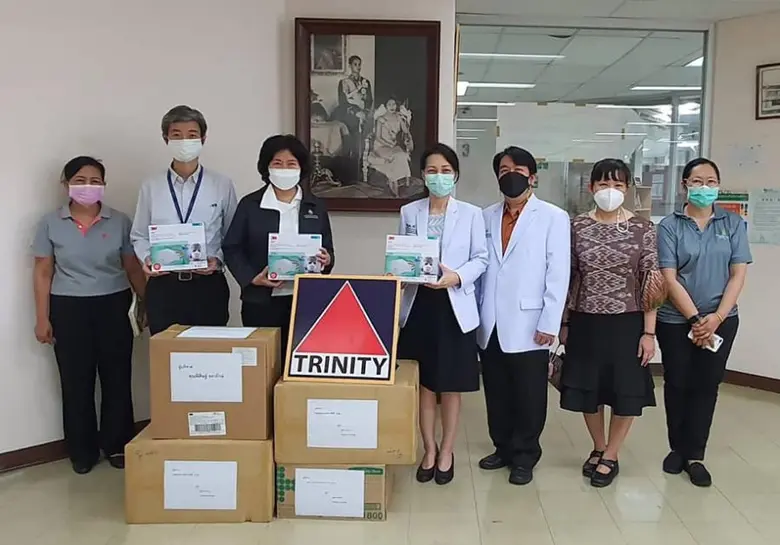 คุณณิยะดา จ่างตระกูล (ที่ 3 จากซ้าย) รองก...