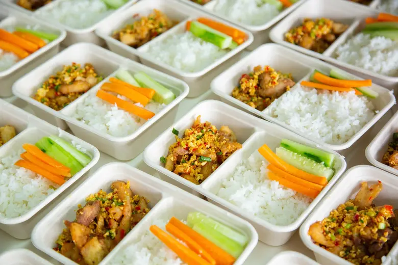 กลุ่มธุรกิจข้าวมาบุญครอง มอบข้าวขาวหอมมะลิใหม่ 100% ทำข้าวกล่องกำลังใจ เสิร์ฟความหอม อร่อย ปลอดภัย ผ่านการรังสรรค์เมนูจากเชฟน่าน หงษ์วิวัฒน์