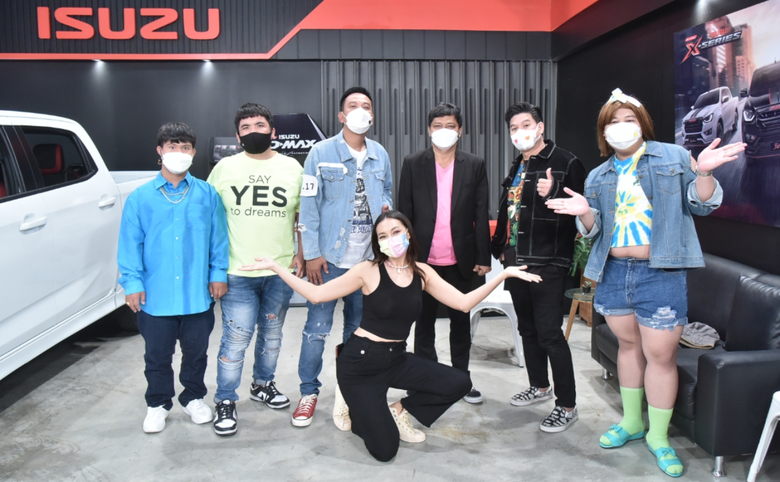 เป็นอีกหนึ่งนักแสดงสาวสวยทั้งยังออกซิงเกิ...