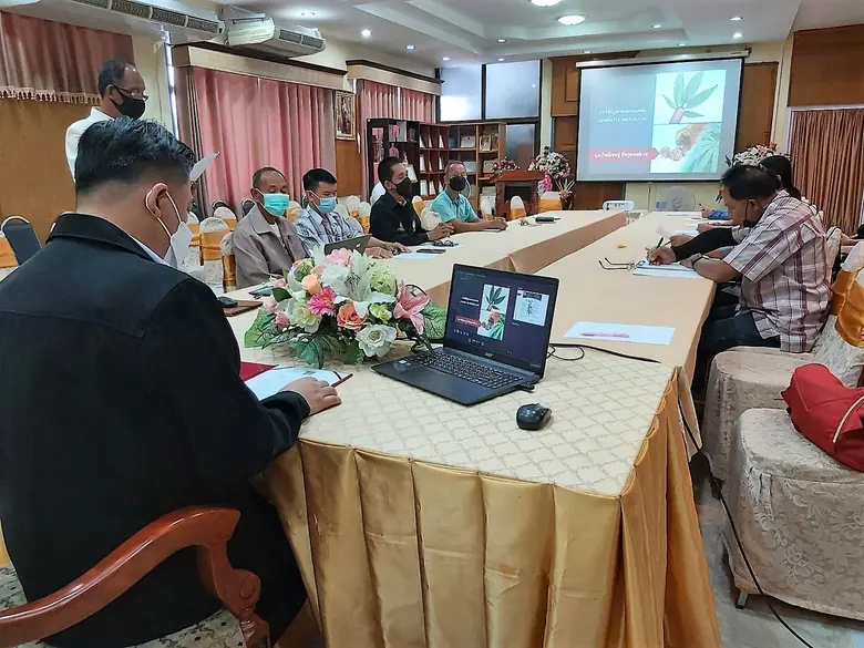 'นครพนม' เดินหน้าพัฒนาวิสากิจชุมชนฯ'นพ.กิตติเชษฐ์' เปิดการอบรม 'ปลูกกัญชาทางการแพทย์ฯ'