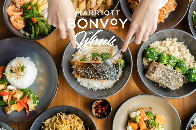 อลอฟท์ กรุงเทพ ส่งร้านอาหารซิกเนเจอร์สองร้านคือ รีฟีล บาย อลอฟท์ และบริวส์ แอนด์ คิวส์ บาย เครฟ เข้าร่วมในบริการซื้อกลับบ้านและบริการจัดส่งอาหารโดยแมริออท บอนวอย ออน วีลส์ ประเทศไทย