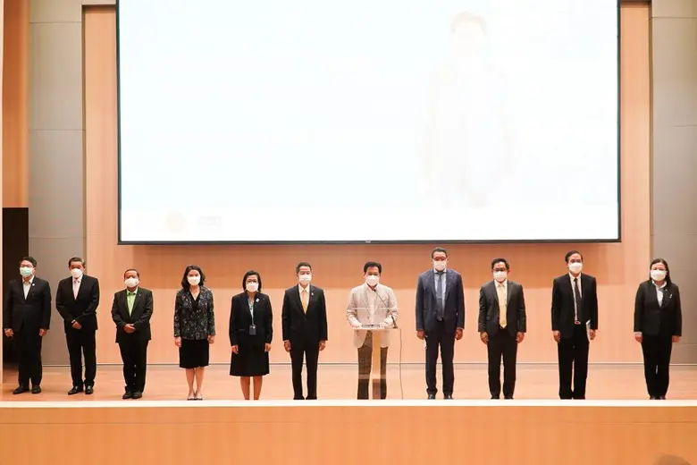 นายจุรินทร์ ลักษณวิศิษฏ์ (ที่ 5 จากขวา) ร...