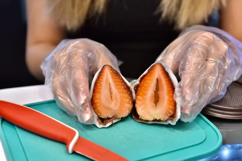 สยามเซ็นเตอร์ เปิดพื้นที่ช่วยผู้ประกอบการฝ่าวิกฤตโควิด "Siam Smile Market" ชิมของอร่อยจากร้านดังในโซเชียล