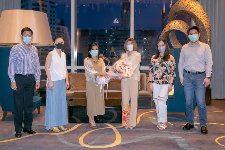 สุพัตรา จิราธิวัฒน์ (ที่ 3 จากซ้าย) รองปร...