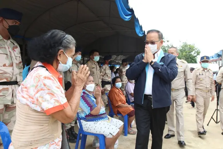 นายกฯ และ รมว.กลาโหม มอบ รมช.คลัง ลงพื้นท...