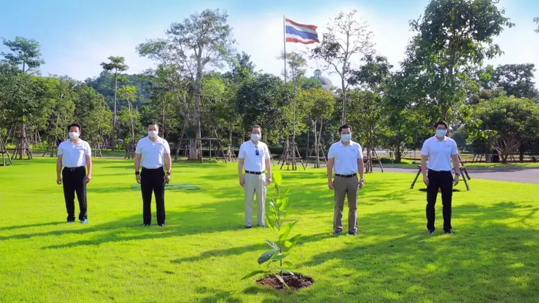 เครือเจริญโภคภัณฑ์ โดย นายธนินท์ เจียรวนน...