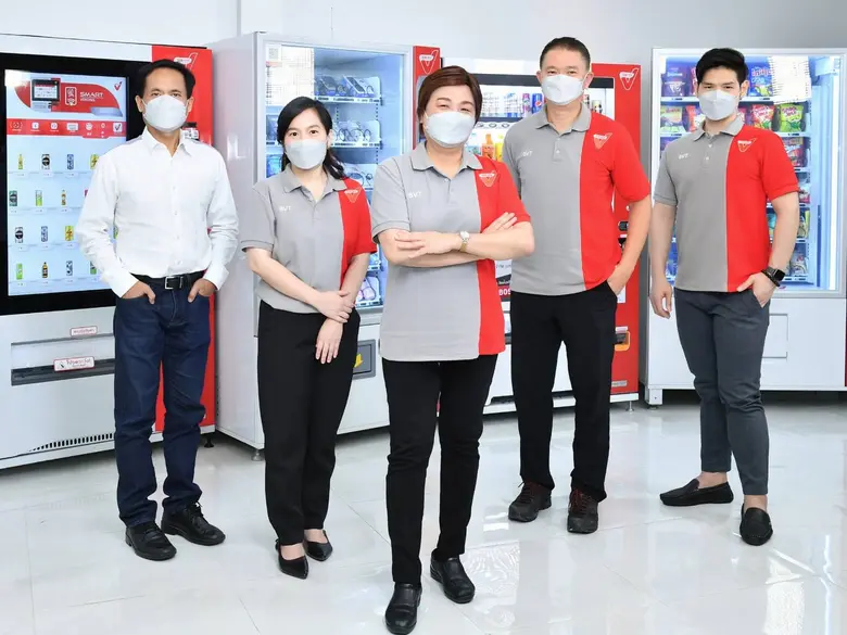 นางอาภัสรา ภาณุพัฒนา ( คนกลาง) กรรมการผู้...