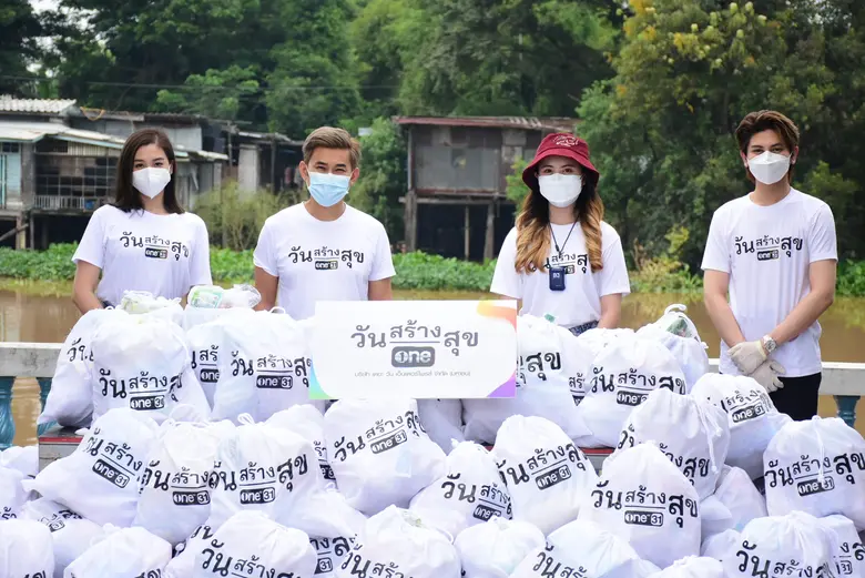 "ผิงผิง - โตโต้ The Golden Song2" ลงพื้นที่มอบถุงยังชีพ ช่วยเหลือผู้ประสบภัยน้ำท่วม จ.อยุธยาฯ