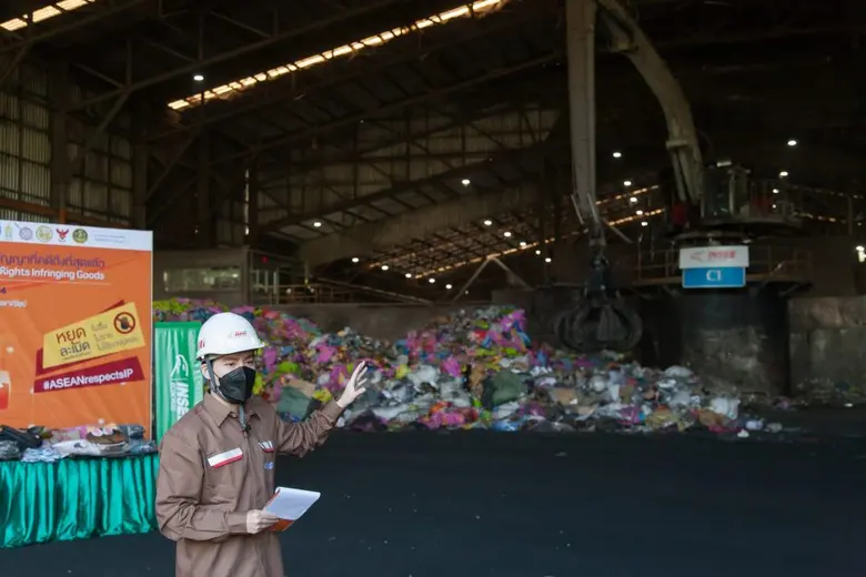 อินทรี อีโคไซเคิล ร่วมทำลายของกลาง "สินค้าละเมิดทรัพย์สินทางปัญญา"