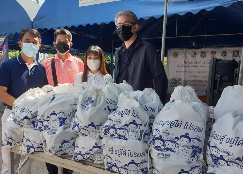 นายณัฐพล รังสิตพล (ที่ 4 จากซ้าย) อธิบดีก...