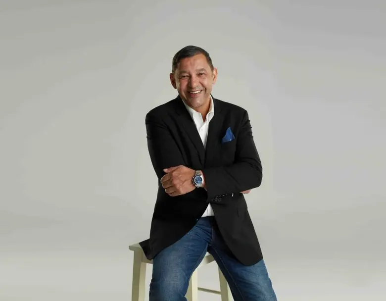 นายเจมส์ ริชาร์ด อมตวิวัฒน์ รักษาการประธา...