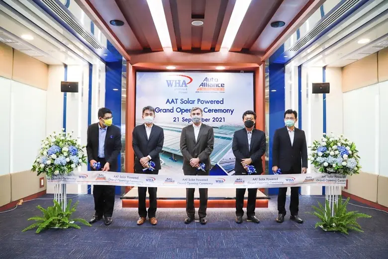 ดร.นิพนธ์ บุญเดชานันทน์ (ภาพซ้าย/ กลาง) ป...