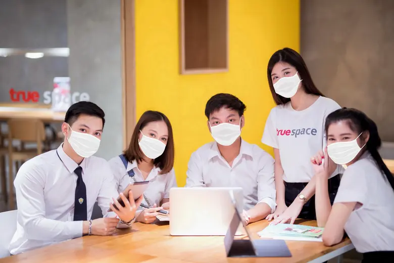 ทรูสเปซ เอาใจลูกค้าวัยทีน มอบประสบการณ์สุดเอ็กซ์คลูซีฟ ให้นั่งทำงาน ติวตำรา อ่านหนังสือ ในพื้นที่โคเวิร์คกิ้งสเปซ ฟรี!! เพียงสมัครแพ็กเกจทรูมูฟ เอช สำหรับนักเรียน นักศึกษา วันนี้ - 31 ธันวาคม 2564