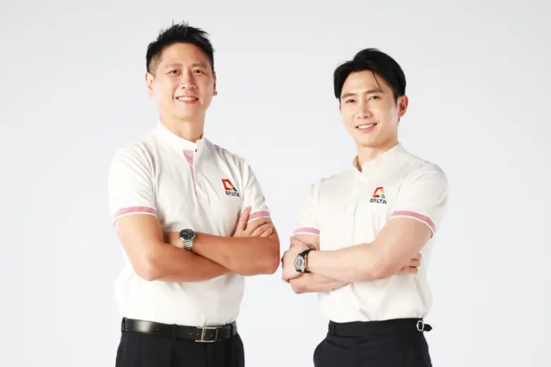 นายรณฤทธิ์ ตั้งคารวคุณ (ซ้าย) ประธานเจ้าห...