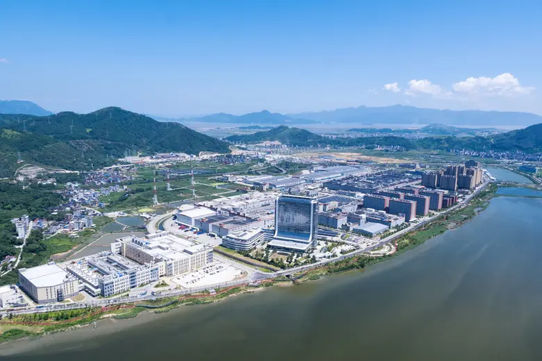 CATL ได้รับการยกย่องจาก World Economic Forum ในฐานะโรงงาน Lighthouse ระดับโลก จากการเป็นผู้นำการผลิตแบตเตอรี่คุณภาพสูงและยั่งยืน