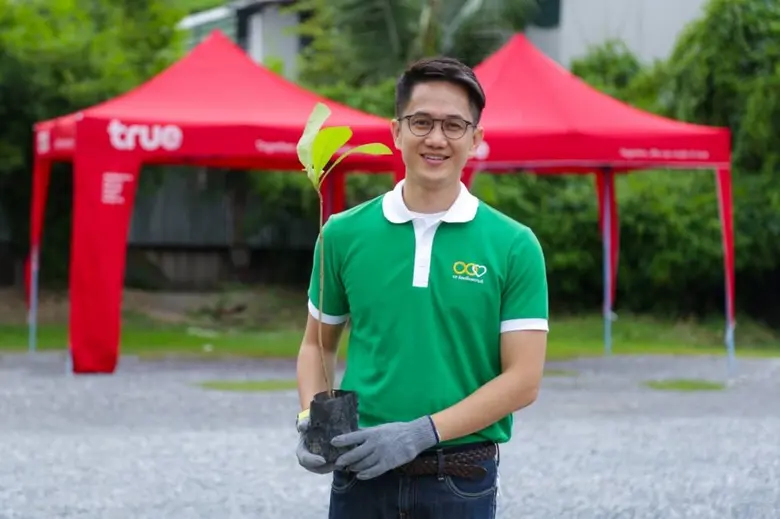 ยั่งยืนไปด้วยกัน...3 บิ๊กบอสทรู ร่วมปลูกต้นไม้ คืนโอโซน ลดโลกร้อน เพิ่มพื้นที่สีเขียว  ในโครงการ "ซีพี ร้อย รักษ์โลก" มุ่งสู่องค์กร Carbon Neutral สร้างของเสียสุทธิเป็นศูนย์