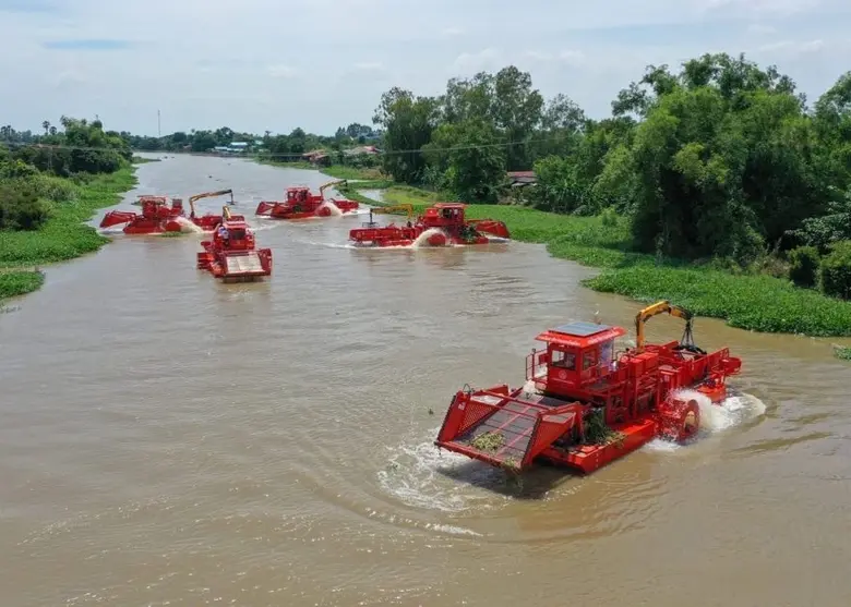 ASIMAR  ส่งมอบเรือกำจัดผักตบชวา พร้อมนวัตกรรมเครื่องบีบอัดให้กรมโยธาฯ จำนวน 5 ลำ