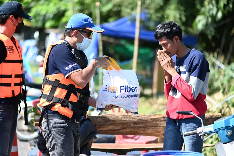 JAS-3BB ส่งทีมช่วยเหลือผู้ที่ได้รับผลกระทบจากอุทกภัย "เตี้ยนหมู่" ในพื้นที่ จ.ลพบุรี และ สิงห์บุรี