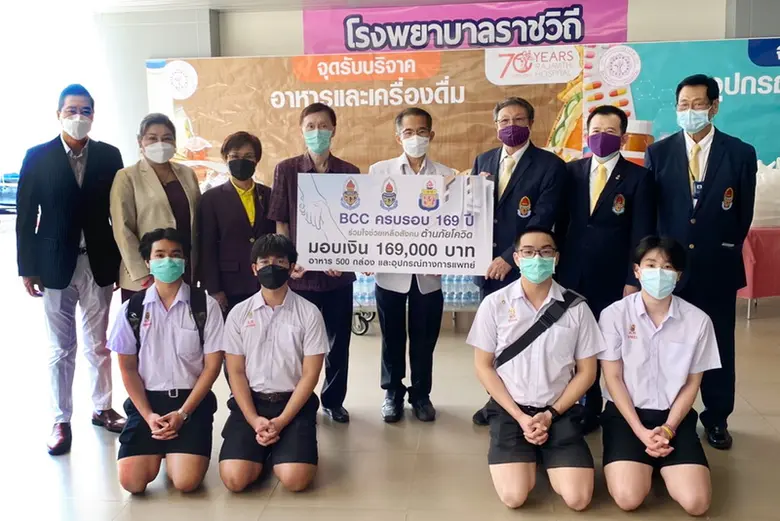 นายประพันธ์ ปุณยไพบูลย์ นายกสมาคมศิษย์เก่...