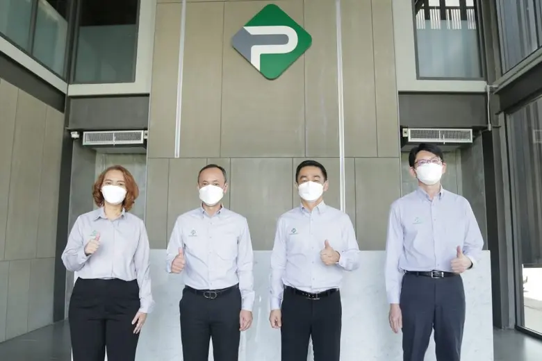 นายพงศ์เทพ รัตนแสงสรวง (ที่ 2 จากขวา) ประ...