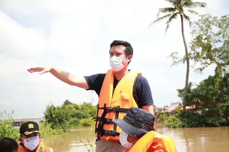 "ชัยวุฒิ" ตรวจเยี่ยมน้ำท่วมอ่างทอง-สิงห์บุรี ย้ำรัฐวางแนวทางลดผลกระทบระยะยาว