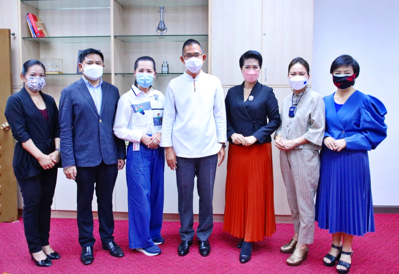 คณะผู้บริหารกลุ่มธุรกิจในเครือ เอ็ม บี เค...