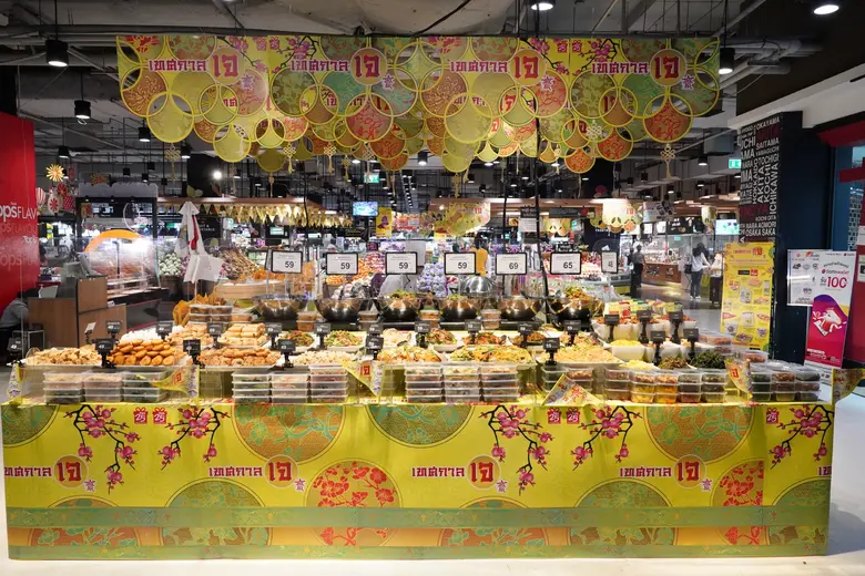 "ท็อปส์ และ เซ็นทรัล ฟู้ด ฮอลล์" ร่วมปลุกมู้ดจับจ่ายเทศกาลกินเจ   รวมสารพัดเมนูเจรสเด็ดพร้อมทาน และวัตถุดิบเจคุณภาพเยี่ยม สะดวกช้อปทุกช่องทาง