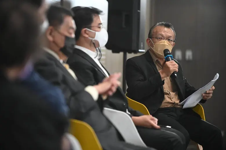 เสวนาไตรมาส 4 วิกฤติหรือโอกาส