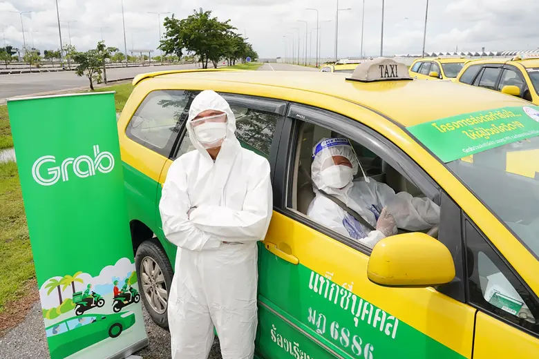 แกร็บ มอบชุด PPE และถังออกซิเจน สนับสนุนแท็กซี่ที่ให้บริการรับส่งผู้ป่วยโควิด -19