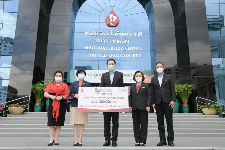 นายพงศธร เอื้อมงคลชัย รองประธานกรรมการบริหาร นางสาว...