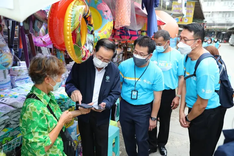 รมว.คลังนำทีมกรุงไทยลงพื้นที่ช่วยเหลือผู้ประสบภัยน้ำท่วมอยุธยา