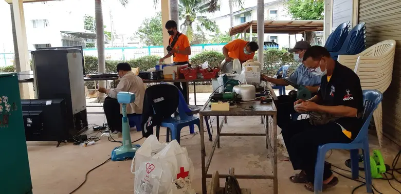 สำนักงานพัฒนาฝีมือแรงงานออกให้บริการช่วยเหลือและฟื้นฟูประชาชนที่ประสบอุทกภัยหลังน้ำลด