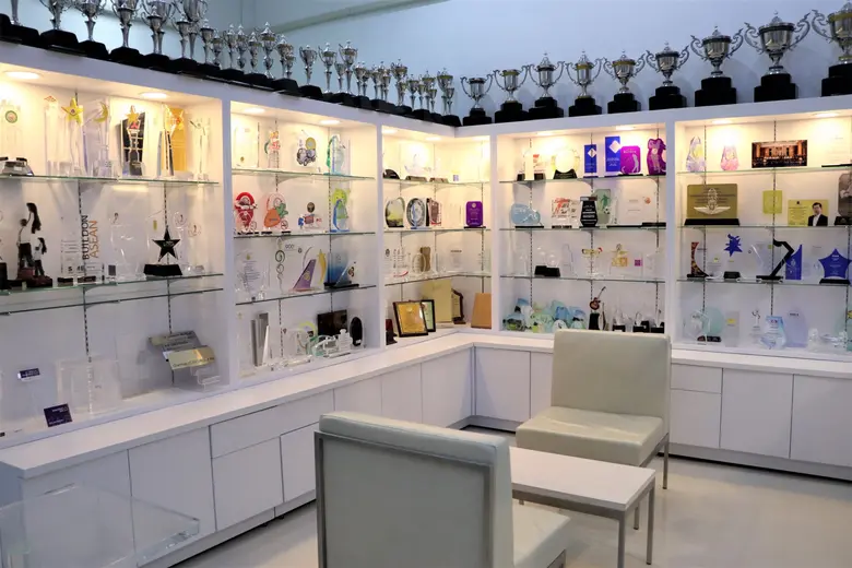 เดอะไนน์ เซ็นเตอร์ ติวานนท์ ต้อนรับบริการใหม่ ร้านโล่รางวัล (Sign Design) สร้างสรรค์รางวัลแห่งความภาคภูมิใจ ด้วยทีมดีไซน์มืออาชีพ