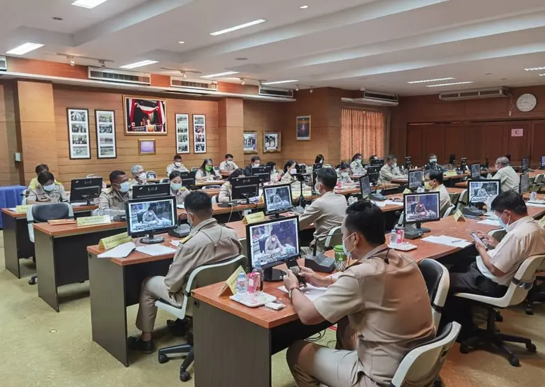 สนพ.แพร่ ร่วมประชุมผ่านระบบวีดิทัศน์ทางไกล ชี้แจงการขับเคลื่อนโครงการเพิ่มทักษะด้านอาชีพแก่นักเรียนครอบครัวยากจนที่ไม่ได้เรียนต่อหลังจบการศึกษาภาคบังคับ