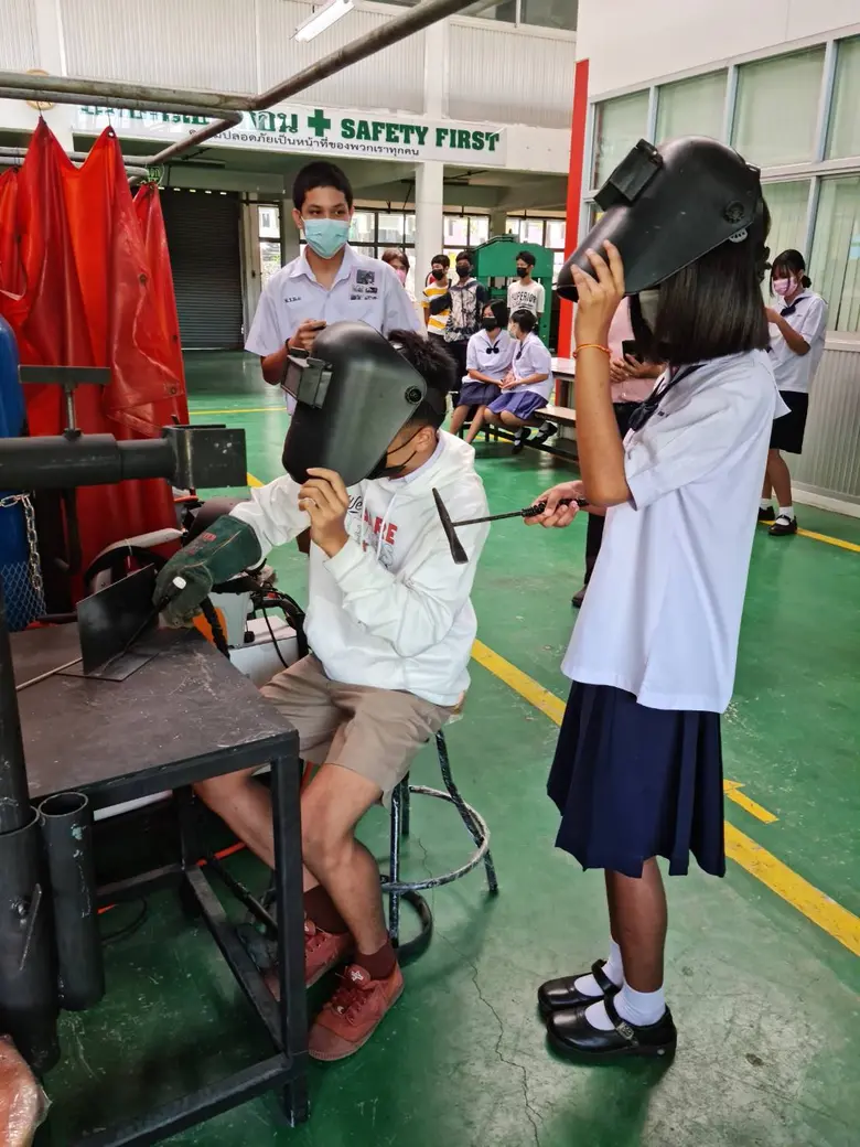 สพร.5 นครราชสีมา จัดกิจกรรมดูงานและรับสมัครนักเรียนเข้าร่วมโครงการเพิ่มทักษะด้านอาชีพแก่นักเรียนที่ไม่ได้เรียนต่อหลังจบการศึกษาภาคบังคับ ประจำปี พ.ศ.2565