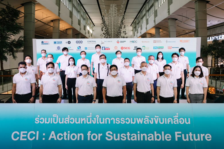 นายสมพัสตร์ สุวพิศ (แถวแรก ที่ 2 จากซ้าย)...