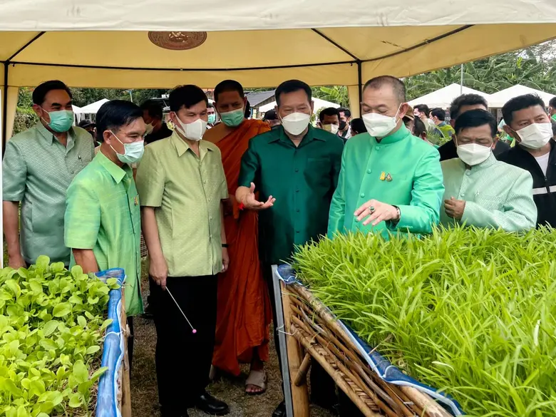 ดร.สถาพร ใจอารีย์ รองอธิบดีกรมพัฒนาที่ดิน...