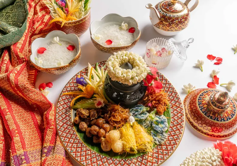 ต้อนรับทุกท่านให้ได้ผ่อนคลายและสัมผัสประเพณีไทย กับ...