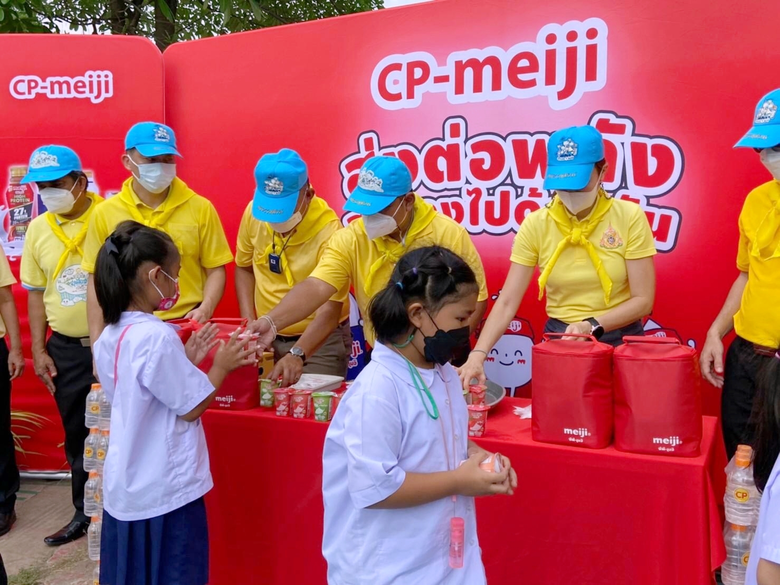 อ.หนองแค สระบุรี ผนึกกำลัง ซีพี-เมจิ 'ปรับภูมิทัศน์-มอบถุงยังชีพ'  ยกระดับคุณภาพชีวิตชาวชุมชน สู้ภัยโควิด-19